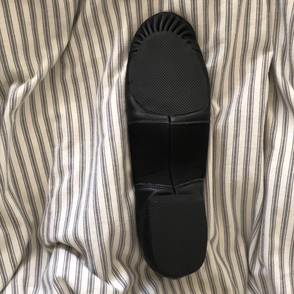 Women’s or men’s Black jazz shoes